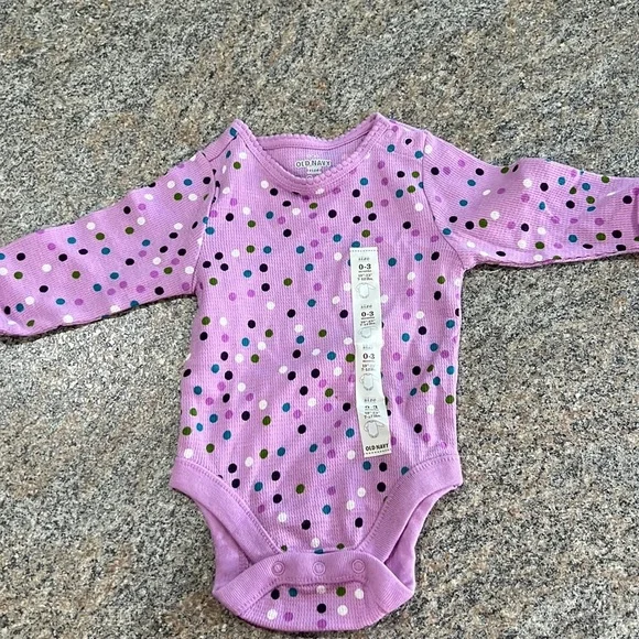 Old Navy onesie shirt, size 0 to 3 months - Picture 1 of 5